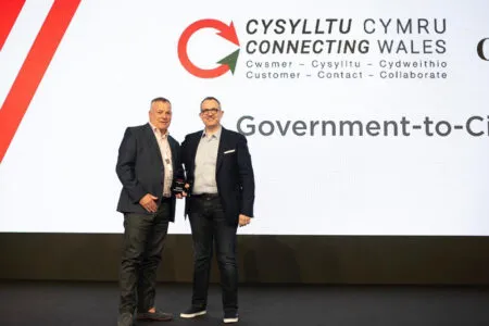 Steve Tyrell collects 4net award for connecting wales
