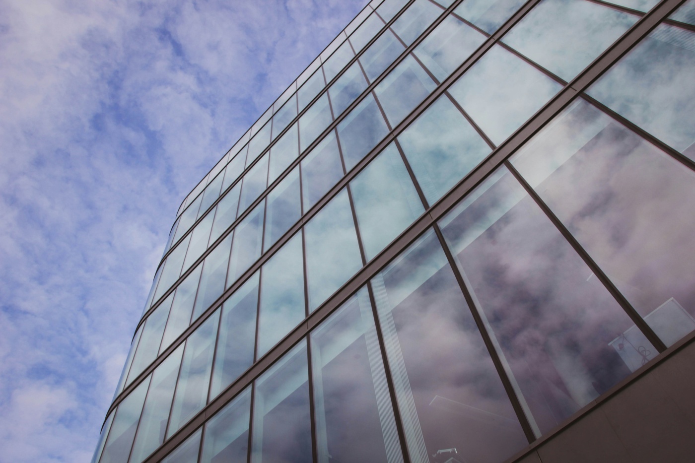 Surrey County Council switches over to innovative new communications infrastructure, in partnership with FourNet and 4C Strategies